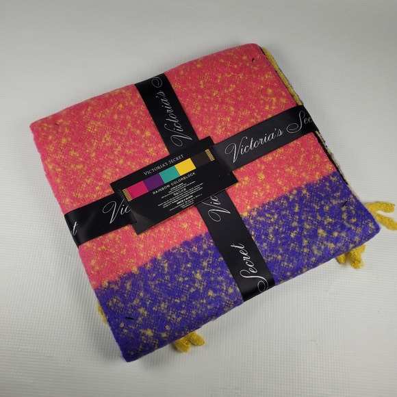 NWT Victoria's Secret Winter Angel Collection Rainbow ColorBlick Scarf Soft - Picture 8 of 8